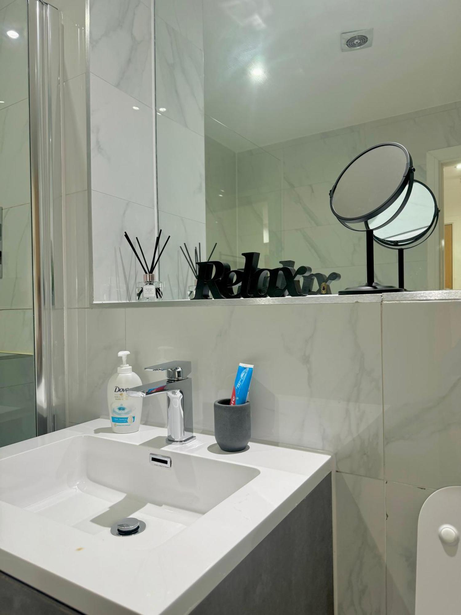 Luxury Located In Centre * Birmingham