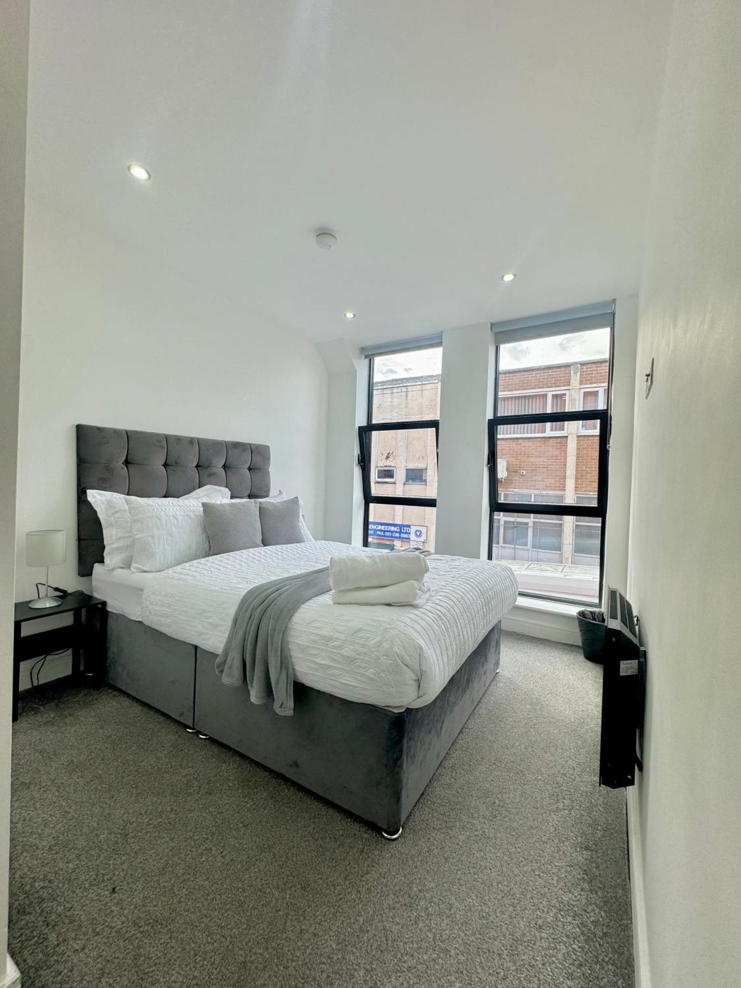 Luxury Located In Centre * Birmingham