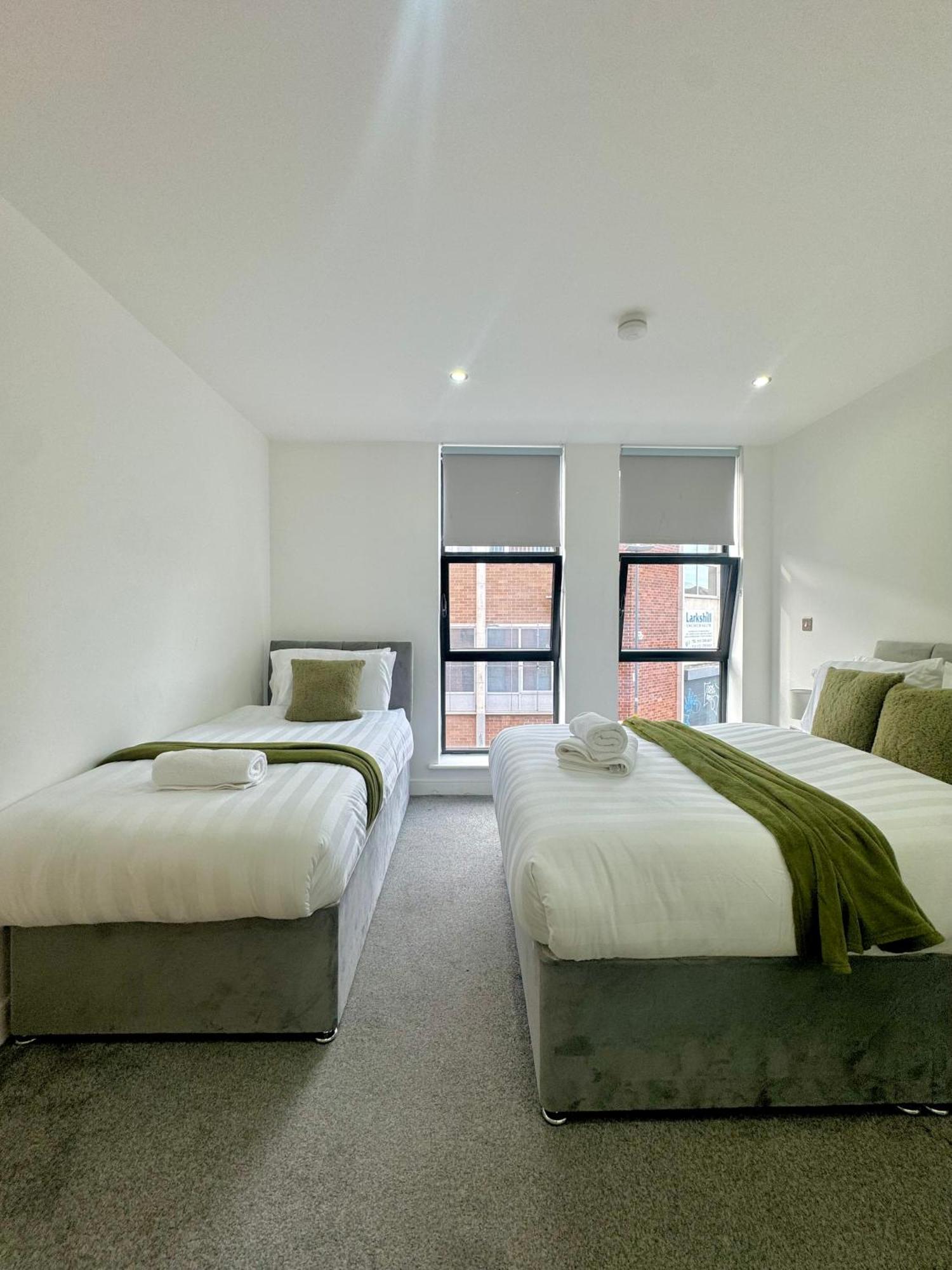 Luxury Located In Centre Apartment