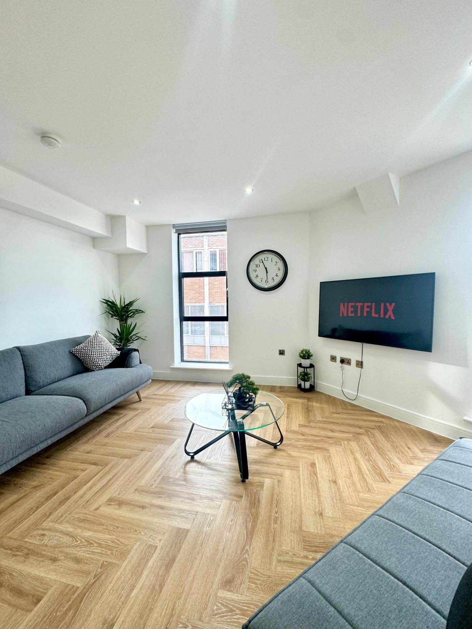 Luxury Located In Centre *