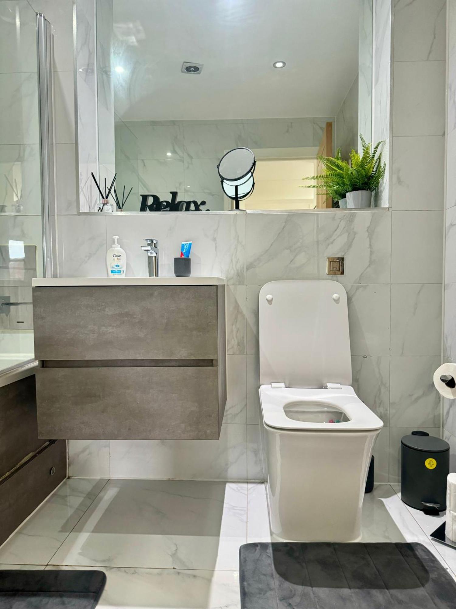 Luxury Located In Centre Apartment