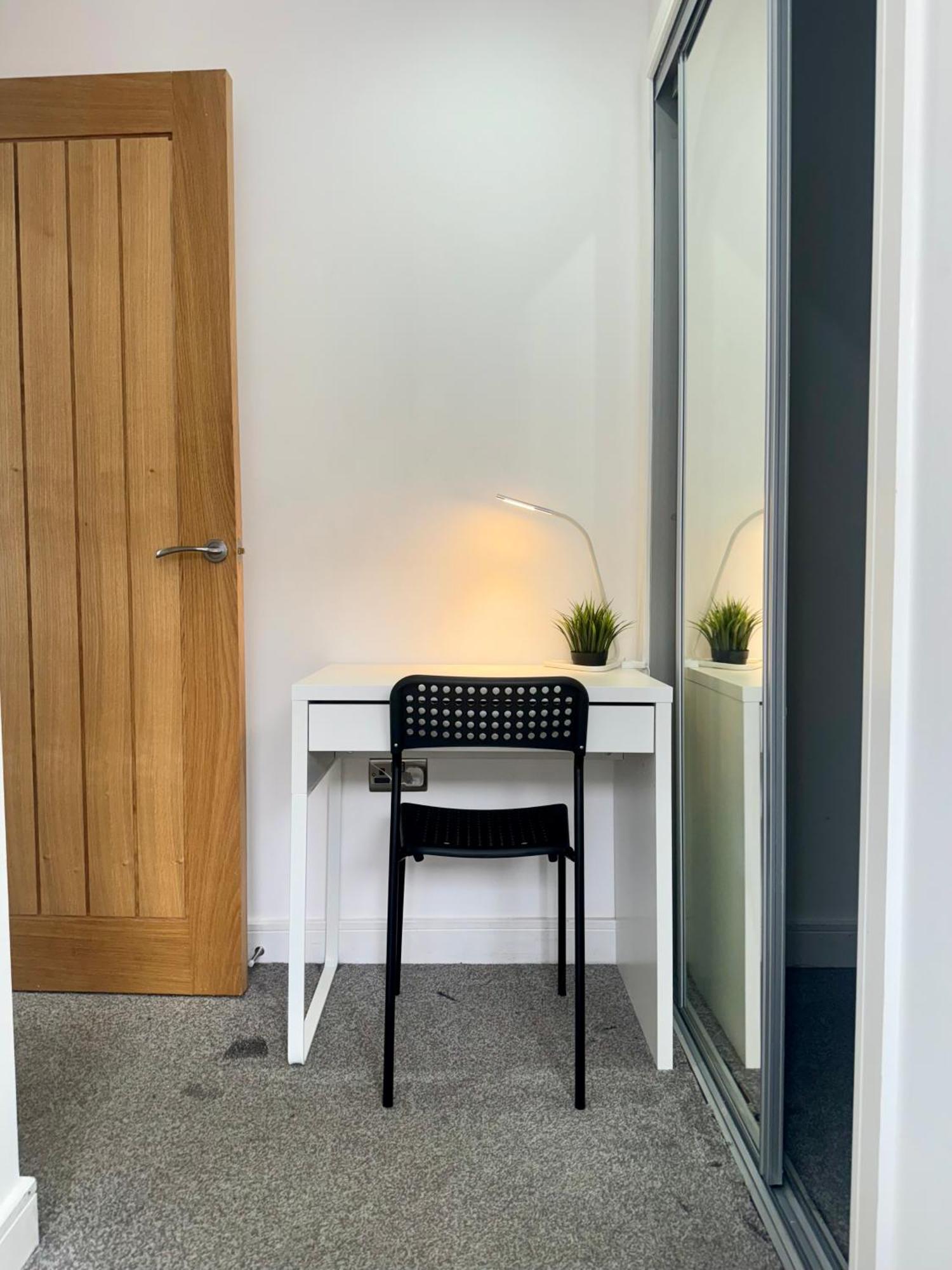 Luxury Located In Centre *