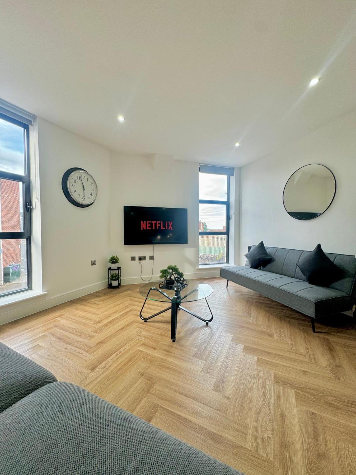 Apartment Luxury Located In Centre *